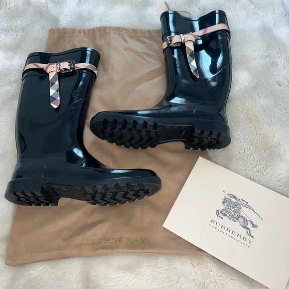 Burberry Rain Boots Nova Check Strap - Picture 2 of 7